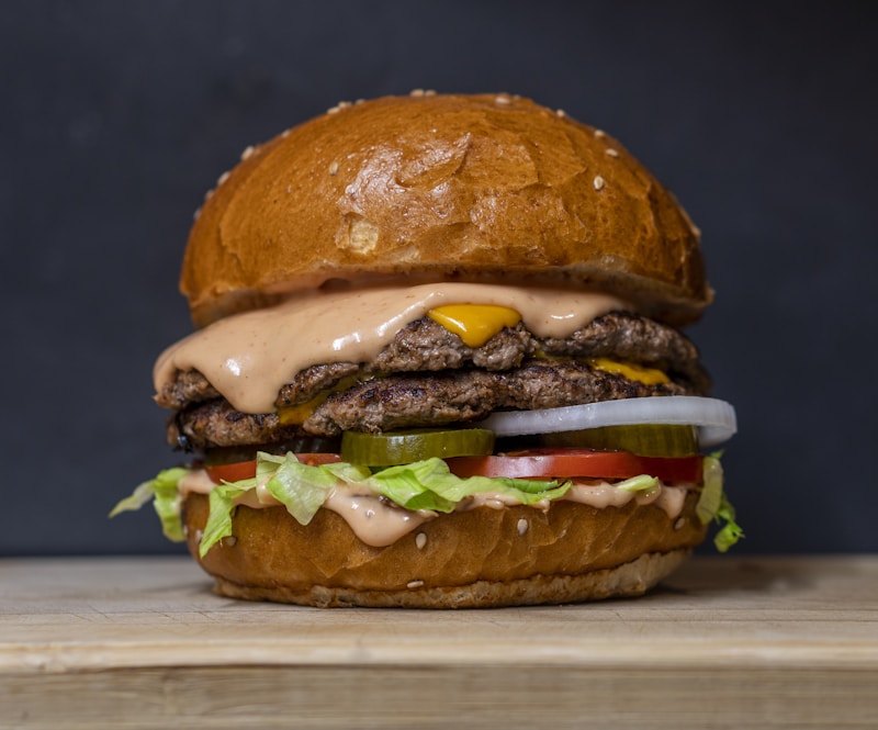 Hamburguesa jugosa y deliciosa